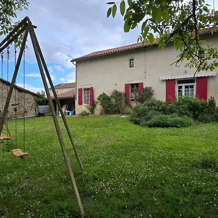 Ferme Perigourdine Entre Foret Et